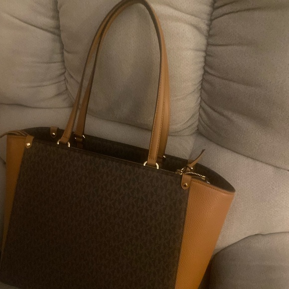 NEW AUTHENTIC Michael Kors tote - Picture 5 of 12